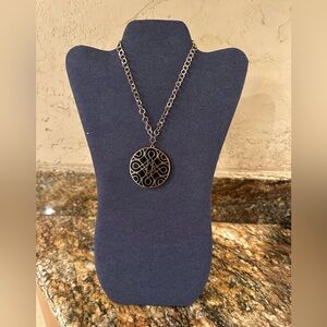 Elegant Gold and Black Pendant Necklace